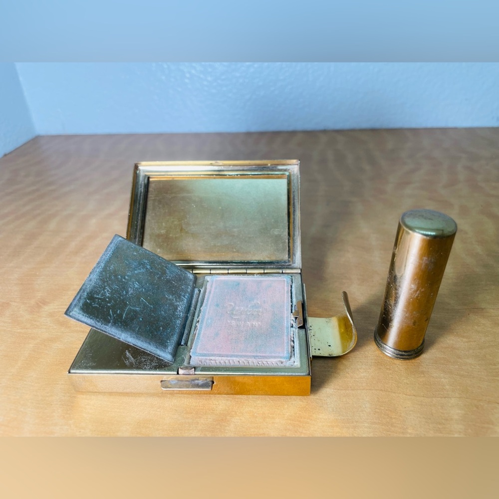 Vintage Japanese musical compact and lipstick holder - Picture 4 of 10